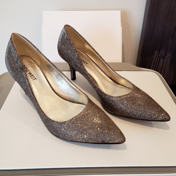 Women's size 8-1/2 metallic Nine West Pumps - Picture 1 of 5
